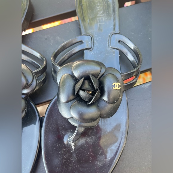 Chanel flower flip flops - Picture 2 of 9